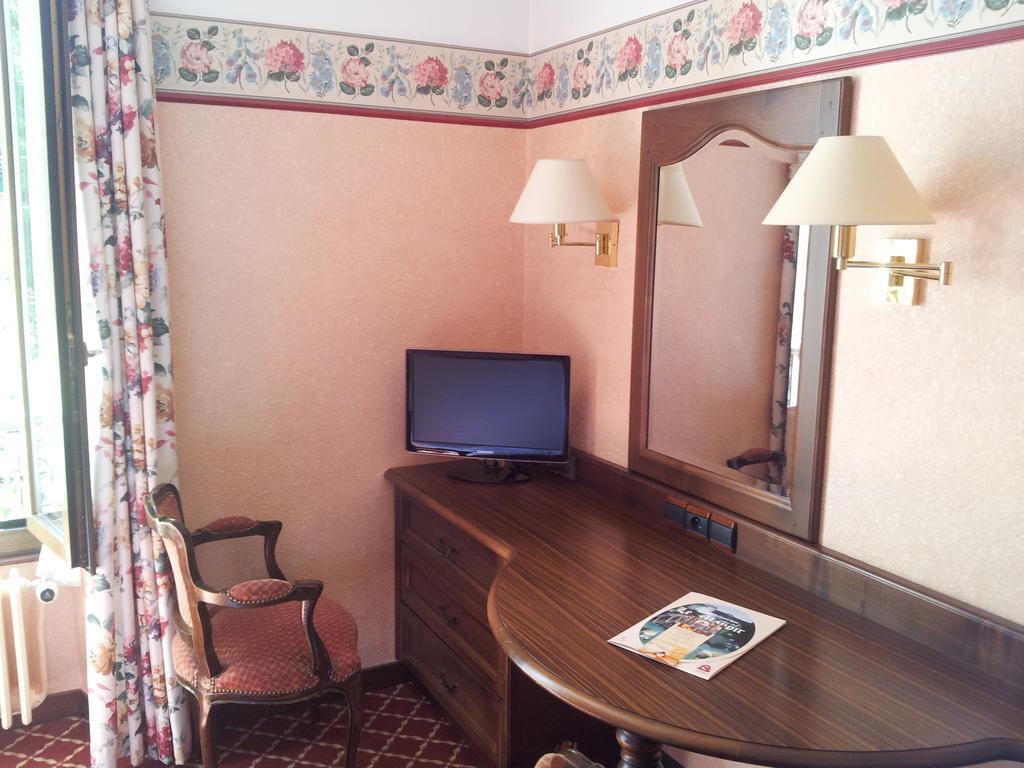 Aparthotel Aux Meubles Du Manoir Aix-les-Bains Zimmer foto